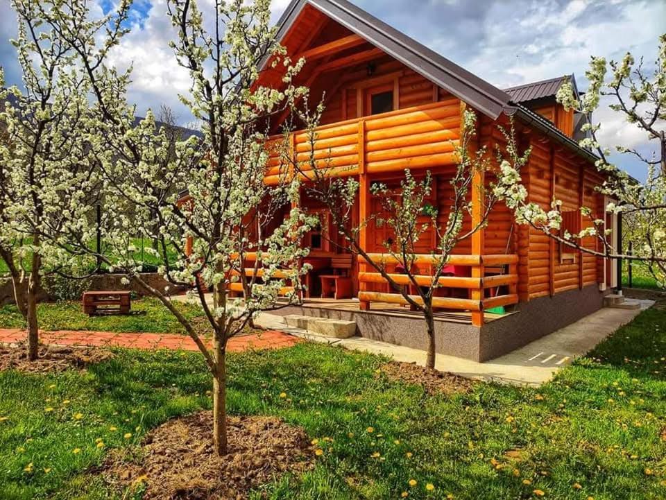 Holiday Cottages With Pool * Плав